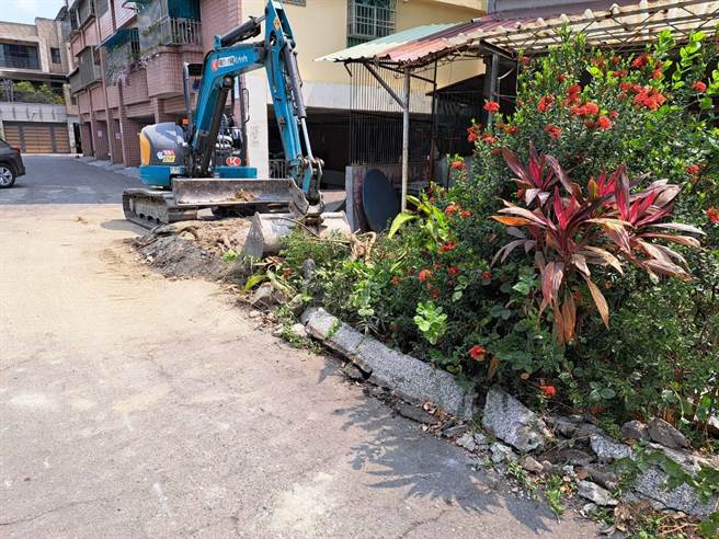 屏东潮州镇公所在都市计画第2次通盘检讨中发现，镇内有20多处的「道路瓶颈点」，经与代表会携手努力下，至今打通6处，计画在3年内全部打通，落实还路于民。（潮州镇公所提供／谢佳潾屏东传真）