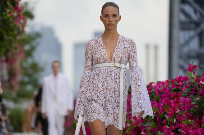 Michael Korss 2024春夏系列。（美联社/林欣仪台北传真））