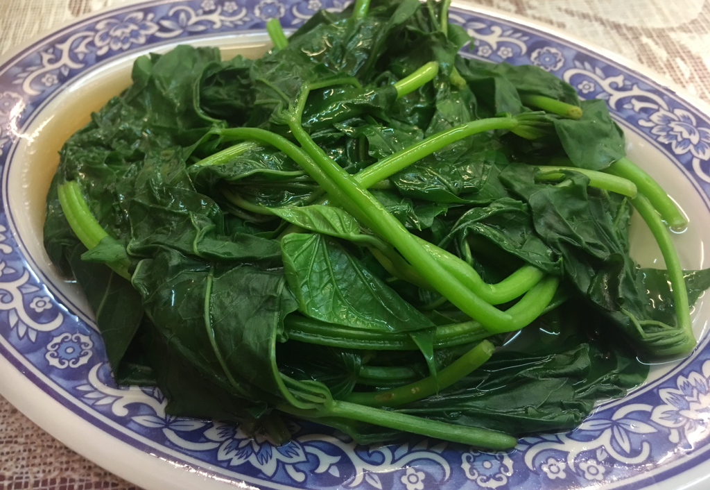醫師陳欣湄表示，地瓜葉富含許多營養，其中最特別的是含有葉酸。（示意圖／shutterstock）