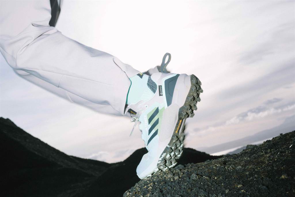adidas TERREX全新SWIFT R3 GORE-TEX越野跑鞋，5990元。（adidas提供／朱世凱台北傳真）