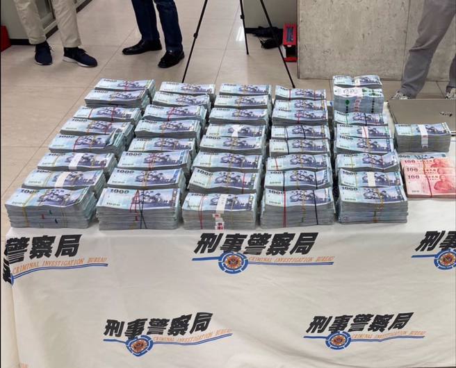 Line陌生好友哄骗投资虚拟货币，警力逮23诈团成员、查扣2000万赃款。（照片 / 刑事局提供）