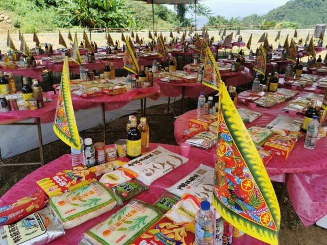 南投县竹山镇德财寺关鬼门前的普渡法会。（杨登嵙提供）