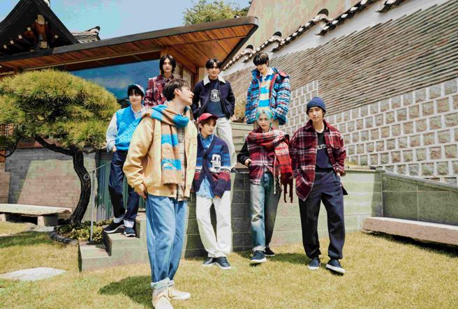 韩国男团Stray Kids为TOMMY HILFIGER拍摄秋季系列广告大片。（TOMMY HILFIGER提供/林欣仪台北传真）
