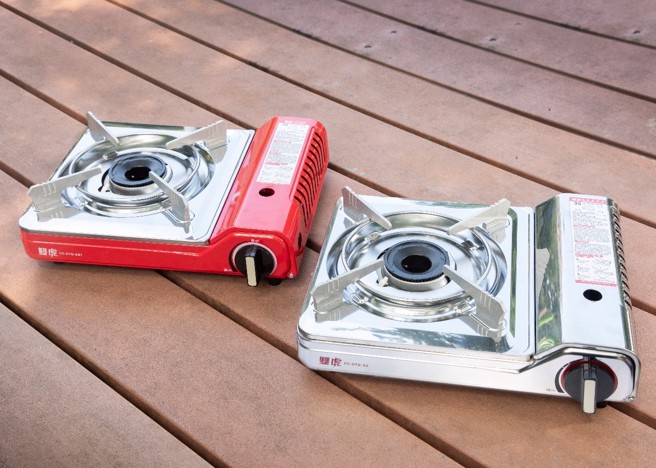 「双虎卡式瓦斯炉系列」，具备3S三重感压安控装置，拥有3.1kW大火力，不锈钢材质面板，耐用好清洁。(图/中时新闻网摄)