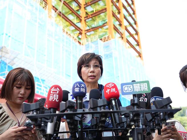 台北市都發局長王玉芬今(13)日早上表示，目前會針對初步的三方案與居民展開討論，而台北市長蔣萬安則不確定是否會親赴現場，目前還在確認。(黃敬文攝)