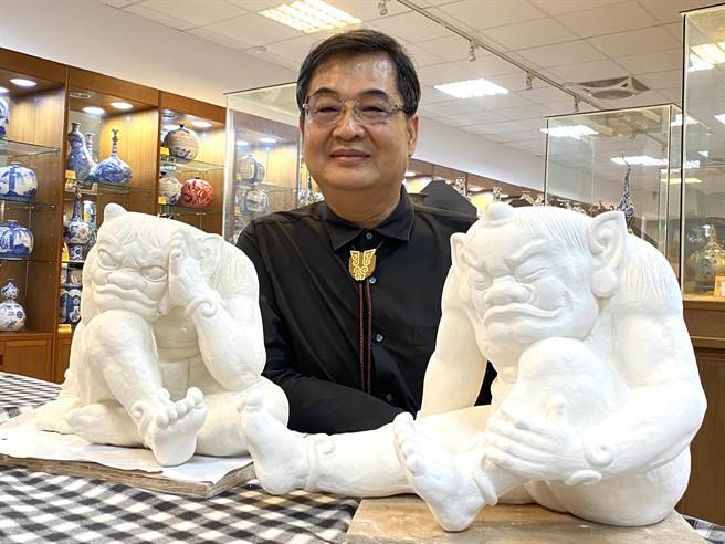 「人间国宝」陈启村首次与金门陶瓷厂合创限量工艺品「力士」。(于家麒摄)