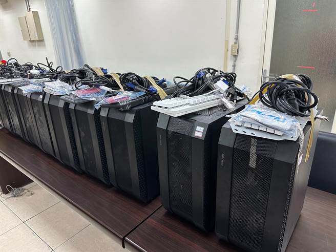 ▲警方查获10台用于线上博奕用的电脑主机。（基隆市警察局提供／徐佑升基隆传真）
