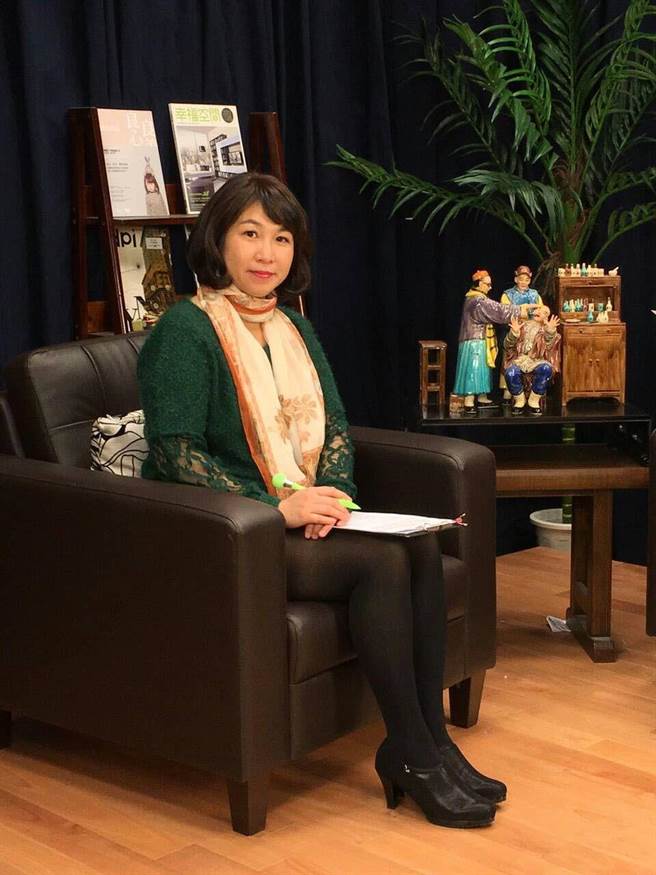 你讲我拢无写诗予你》作者邱嘉琪为前嘉义世新电视台主播。（邱嘉琪提供／吕妍庭嘉义传真）