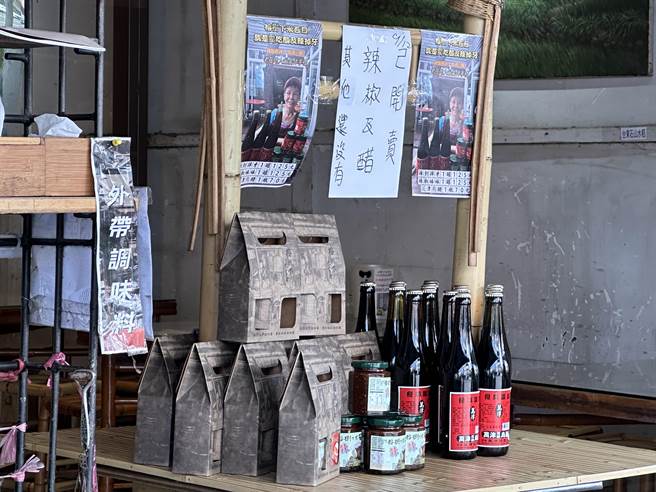台东名店「榕树下米苔目」飘香逾1甲子，日前一度误传歇业，今天店家大门终于敞开，但饕客仍旧吃不到米苔目。（蔡旻妤摄）
