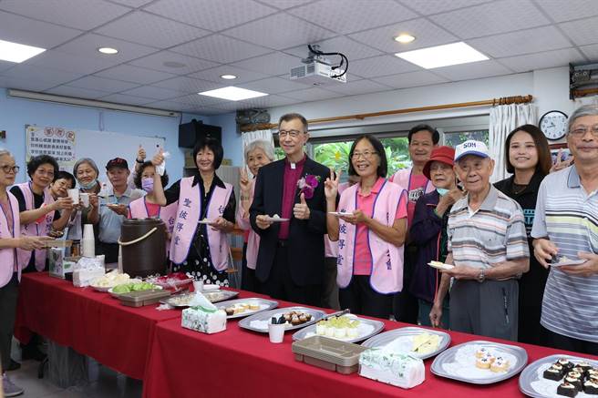 嘉義聖彼得堂啟用關懷據點及巷弄長照站，推動老幼共學。（廖素慧攝）