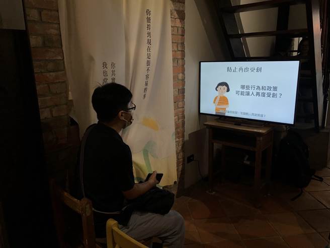 北市举办「乐乐不见了，聆听受伤的童年— 儿少保护与创伤復元」展览，9月13日至24日于台北市万华剥皮寮歷史街区展出。（张芷瑜摄）