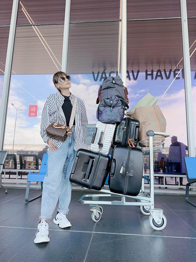 严立婷日前满载而归的回国。（品牌提供）