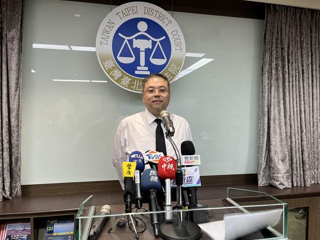 台北地方法院庭长林钰琅说明假扣押裁定结果及理由（林伟信摄）