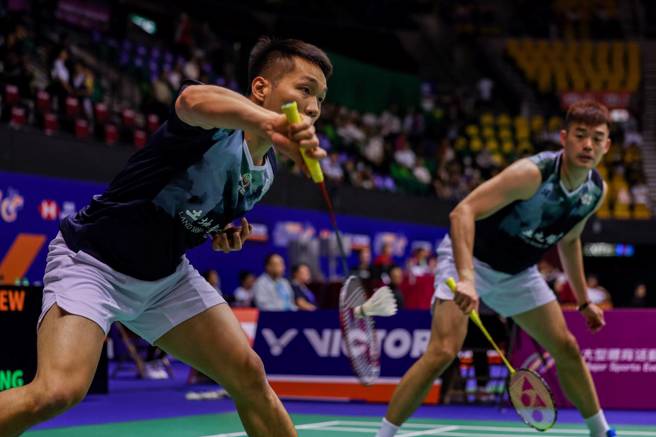 李洋（左）、王齐麟（右）晋级香港羽球公开赛。（Badminton Photo提供）