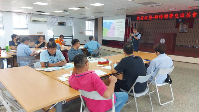 台电高雄区处在12日上午首度于本处大礼堂针对与民生直接相关的生产业者，包括食品、饲品及橡塑胶业三大产业举办生产模式交流茶会。（图片来源：台电高雄区处提供）
