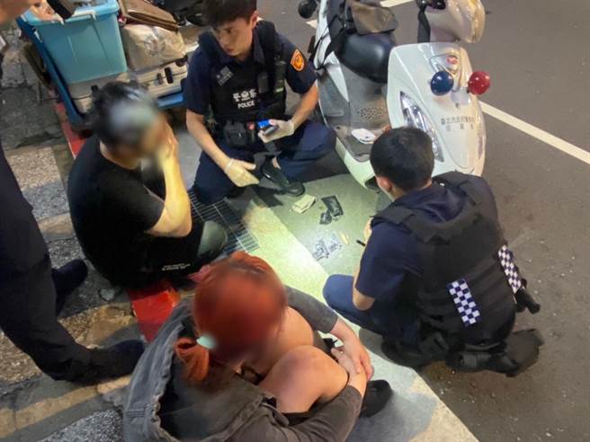 「万华缉毒王」再度查获2把改造手枪、1把钢笔枪。（警方提供）