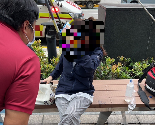 女子遇到抢匪，被喷辣椒水抢15万元。民眾提供