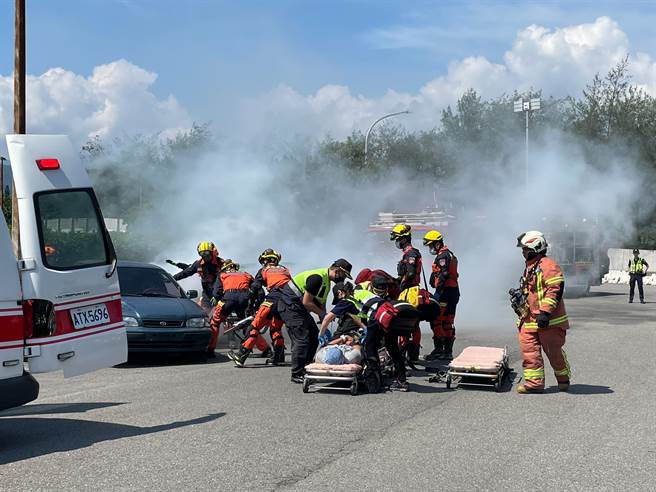 新北市政府举办核安第29号演习实兵演练，项目从劝离疏散到收容安置等。（新北市消防局提供／蔡亚桦新北传真）