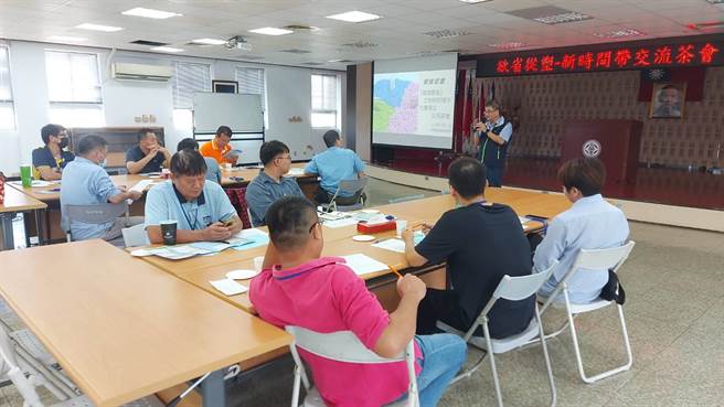 台电高雄区处在今(12)日上午首度于本处大礼堂针对与民生直接相关的生产业者，包括食品、饲品及橡塑胶业三大产业举办生产模式交流茶会。（台电提供）