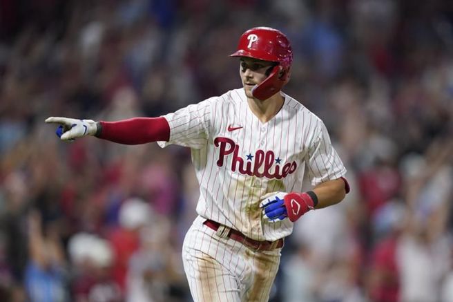 费城人崔伊腾纳本季连续27次盗垒成功，跨季31次盗垒成功。（美联社）