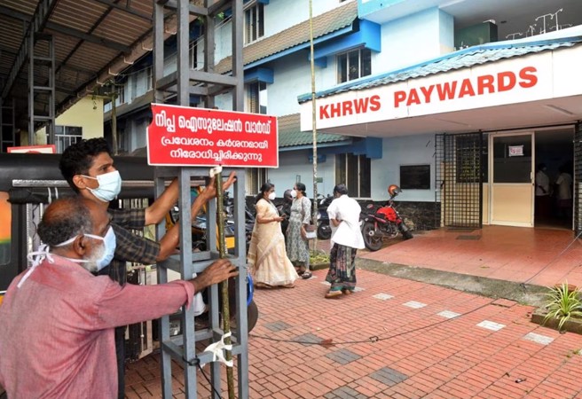 印度喀拉拉邦科泽科德地区，一家医院设立病毒隔离区。(图/路透社) 