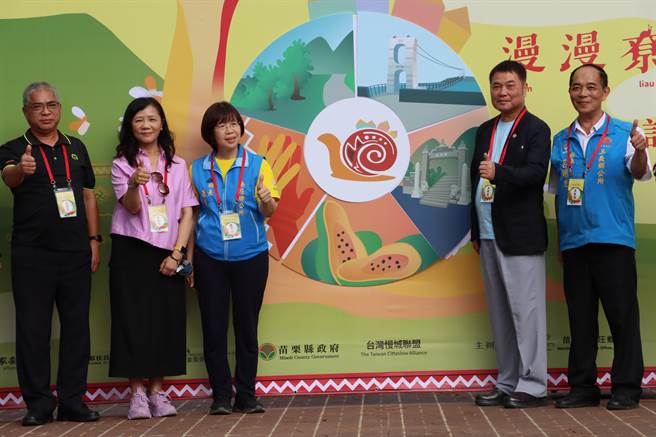 苗栗县长锺东锦13日下午赴南庄乡参加台湾慢城联盟年会启动仪式。（苗栗县政府提供／谢明俊栗传真）