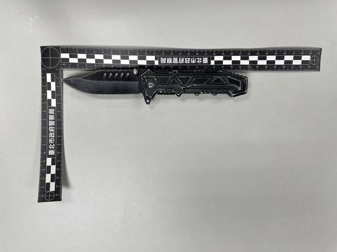 警方起获的蓝波刀。（警方提供）