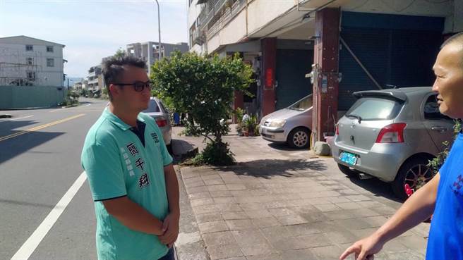 南投县议员简千翔坦言，违规停车确实不对，不过停车空间不足，制度迫人违规。（南投县议员简千翔提供／杨静茹南投传真）