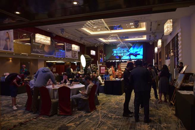 高雄市创新创业协会今年特别举办全国首创的「创新博览会」商务缔结活动，今（13）日吸引31家厂商参与跨域媒合、契机商务活动。（柯宗纬翻摄）