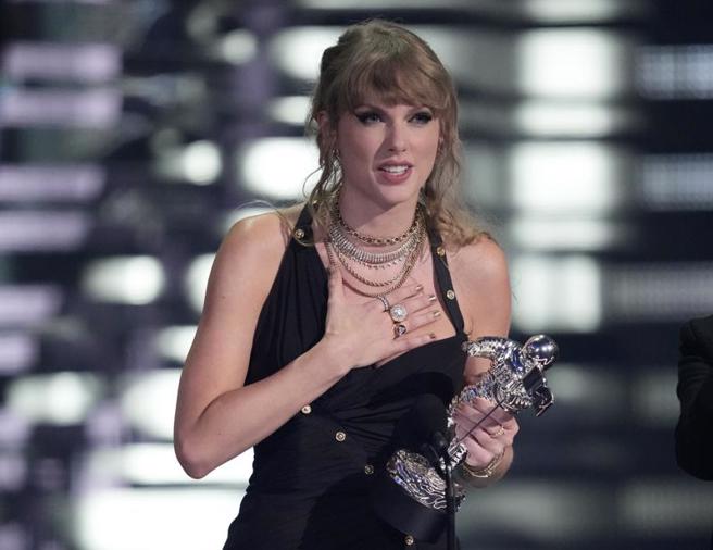 泰勒丝在MTV音乐录影带大奖颁奖典礼上横扫9项大奖。（图／美联社）
