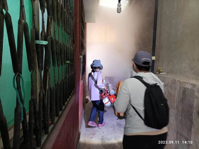 面对登革热疫情严峻，台南每天动员千人防疫，迄今更已投入6000万元防疫。(台南市卫生局提供／曹婷婷台南传真)