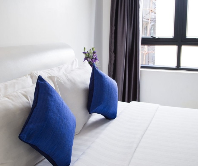 公公出钱让妈宝男「携母游蜜月旅行」 老婆被迫睡行军床10年后喊离（示意图/shutterstock达志影像）