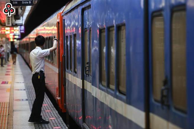 全國火車駕駛產業工會發出動員令，提出今年中秋與國慶連假依法休假不加班，有99％司機簽名連署。（本報資料照片）