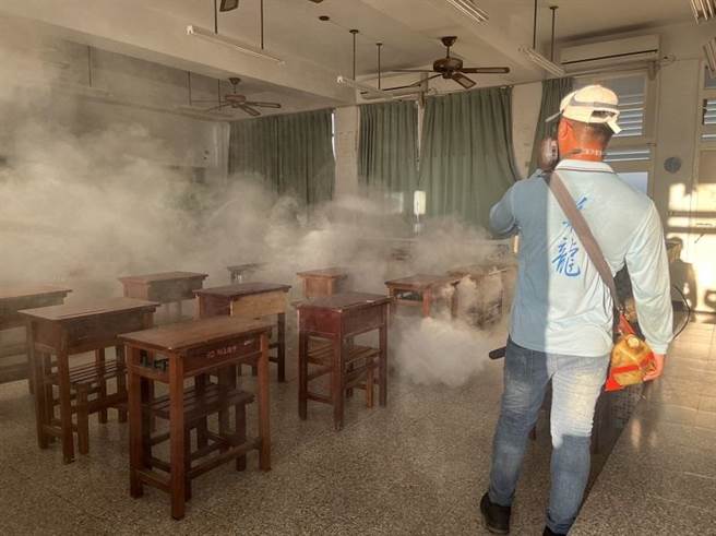 屏东首起校园群聚，县府紧急防治。(屏县府提供)