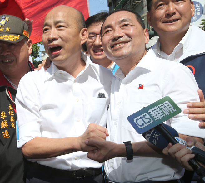 前立委郭正亮表示，国民党主席朱立伦、国民党总统参选人侯友宜（右）预计在10月初一起见民眾党主席柯文哲，接下来，韩国瑜（左）就能够当「引导人」的角色。（中时资料照／陈君玮摄）