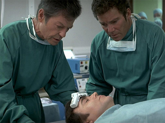 科幻电影星舰奇航当中，23世纪的医学用随身携带的医疗仪器，就能准确判断伤势。(图/star trek iv the voyage home) 