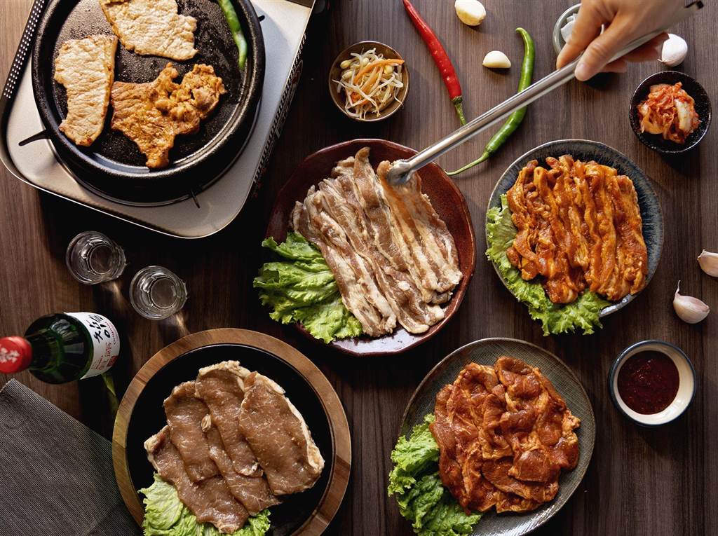 「涓豆腐」與「大成」集團攜手推出韓式燒肉組，買1組可享豬里肌、豬五花、豬梅花3種部位。(豆府餐飲集團提供)