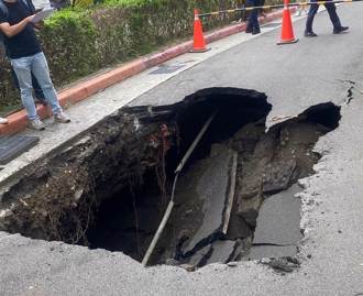 赤峰街路面塌陷疑「管線貫穿溝壁」 議員要求檢測周遭地底
