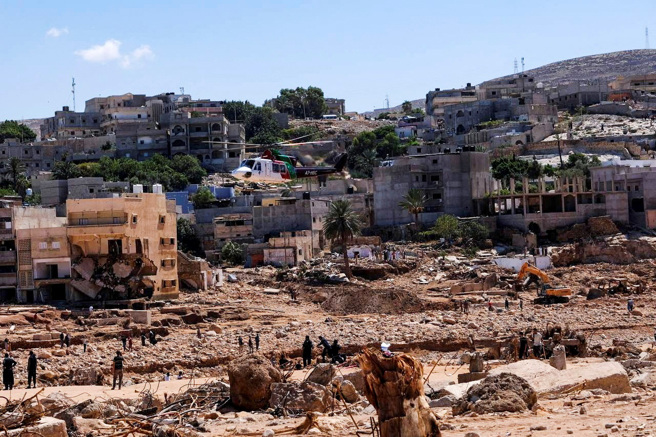 图为灾情惨重的沿岸城市德纳市。（图／路透社）