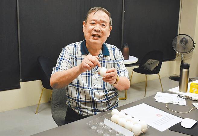 台农蛋品负责人涂万财昨日透过媒体喊冤，并扬言罚款超过4万将提告。高雄市卫生局今上午指出，台农蛋品公司负责人昨日未依卫生局通知完成意见陈述，有拒绝规避事实，违反食品安全卫生管理法47条第11款规定，已处新台币30万元罚款。（本报资料照片／林和生摄）