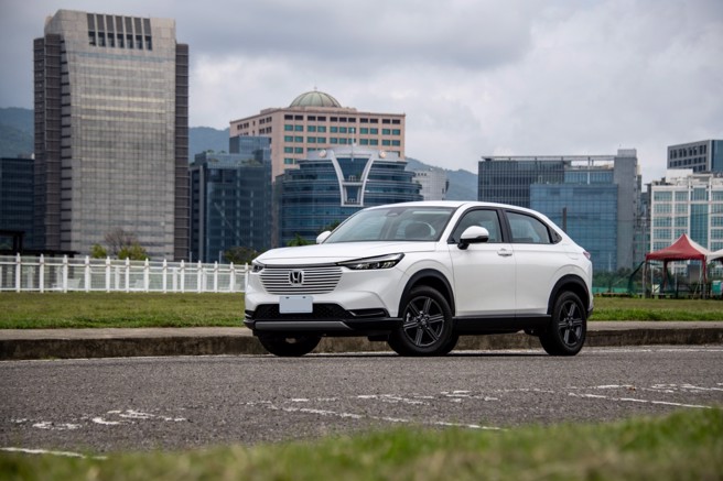 Honda HR-V堪称是国产跨界休旅始祖，品牌主打安全Pro版，3大安心升级包括360度环景系统、BSI盲点侦测系统及5年延长保固，安全升级不加价。（陈大任摄）