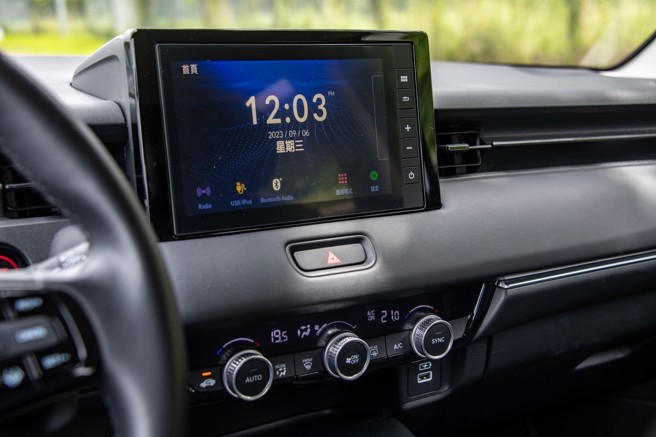 8吋触控式音响主机。（陈大任摄）