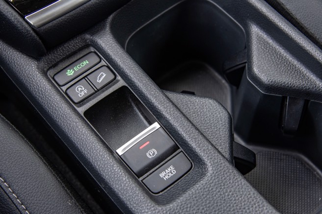 EPB电子式驻车及Brake Hold智慧型煞车锁定系统。（陈大任摄）