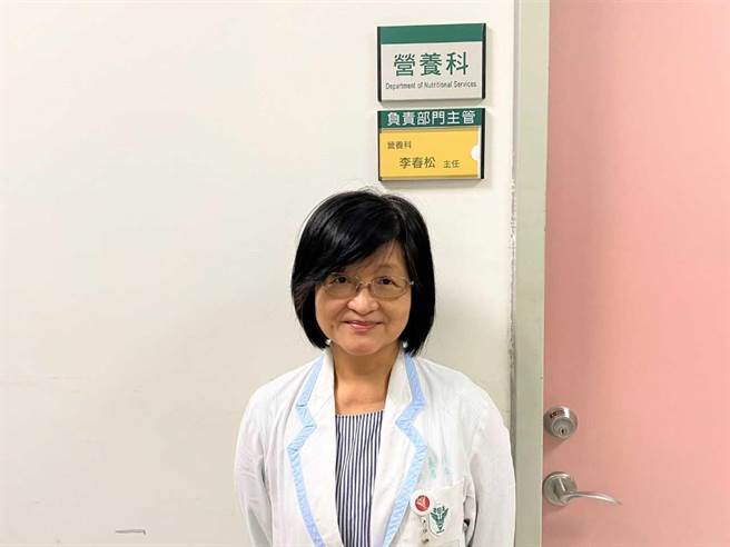 台南柳營奇美醫院營養科主任李春松表示，有糖尿病及腎臟疾病的人需特別注意柚子的食用量，若有服用抗凝血劑等藥物的人，應淺嘗物過量。（柳營奇美醫院提供／張毓翎台南傳真）