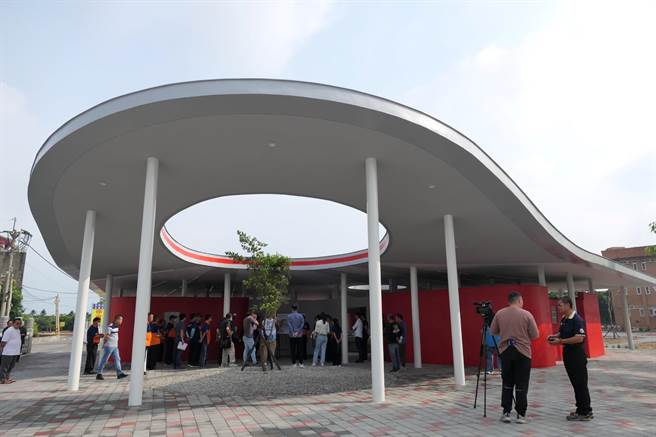 云林县规画台61幸福公路休息轴带，造价千万元厕所受瞩目。（张朝欣摄）