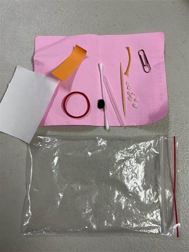 高雄某国中赠送13项新生礼挨轰，遭网友戏称是「高雄13宝」。（摘自PTT／崔正纲高雄传真）