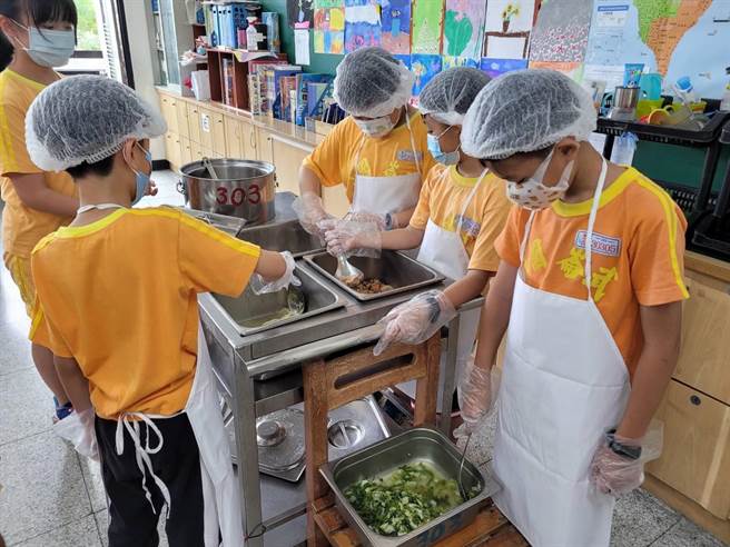 基隆市政府教育处表示，基隆市各级学校营养午餐所使用的鸡蛋，都是採用可溯源的国产鸡蛋。（基隆市政府提供／张志康基隆传真）