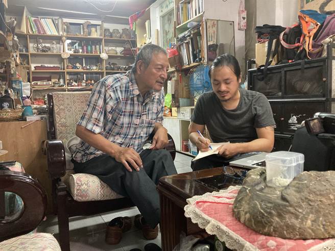 泰雅文化傳承者黑帶巴彥（左）日前辭世，文化部將在17日舉行的告別式頒贈旌揚狀。（新竹縣府提供／邱立雅竹縣傳真）