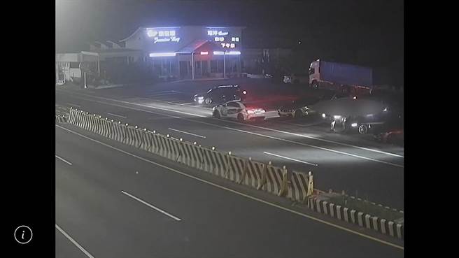 今年暑假期间，屏东东港、潮州、枋寮等乡镇接连出现飙车族踪影，对此，警方除加强取缔外也循线追查涉案人。（警方提供／谢佳潾屏东传真）