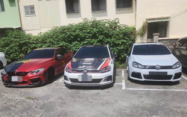 枋寮警分局查获曾姓男子疑为主揪人，涉嫌以网路通讯软体号召不特定人士飙车，全案查扣6辆涉案车、偽造车牌等。（警方提供／谢佳潾屏东传真）